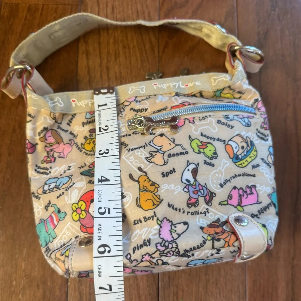 Puppy Love Purse with 2 top zippers and sm side zip.
Cream with bone zip pulls - Picture 5 of 10